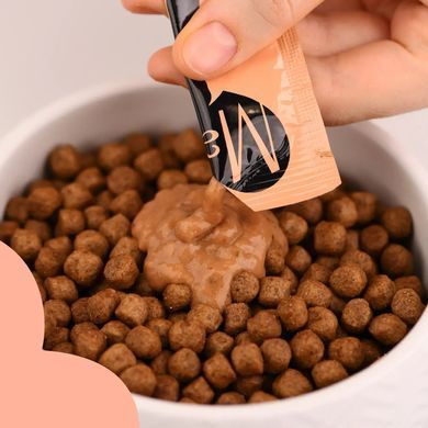 Ласощі кремові для котів Mavsy Creamy superfood SALMON AND TUNA FILLET WITH ALFALFA AND SPLASHED OF CATNIP FOR CATS у вигляді тунцево-лососевого крем супу з квітучою люцерною та вкрапленнями котячої м'яти, 15 г (5 шт) MAVSY06 фото