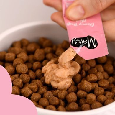 Ласощі кремові для котів Mavsy CREAMY LICKABLE TREATS CHICKEN WITH SALMON з м&rsquo;яса курки та філе лосося, 15 г (5 шт) MAVSY03 фото